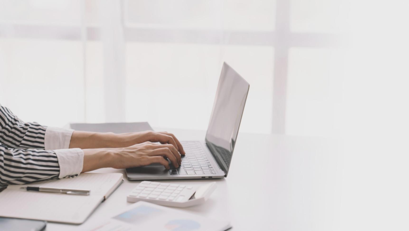 Processo di design centrato sull'utente con wireframe e prototipi